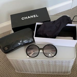Classic Chanel round sunglasses, Black & white.